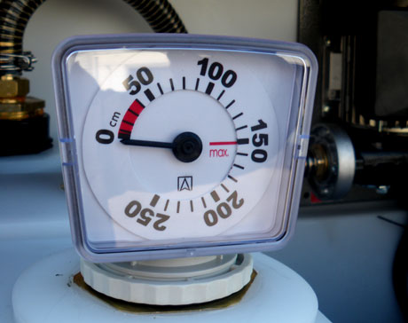 Fuel oil tank level gauge